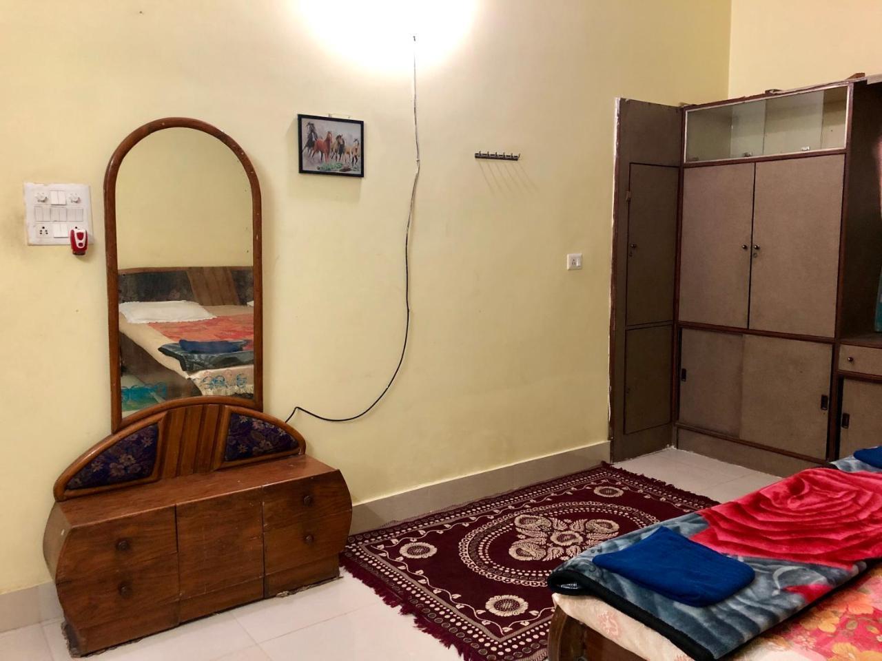 Gangotri Paying Guest House Варанаси Екстериор снимка